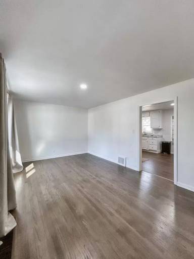 Main picture of 5725 Dearborn St