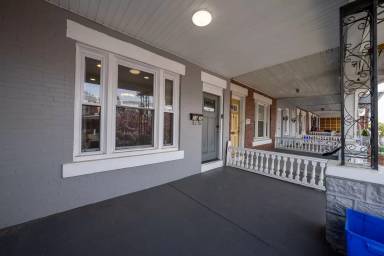 Main picture of 5932 Webster St