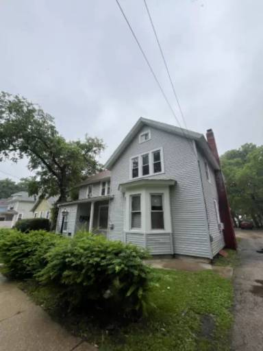 Main picture of 34 S Porter St