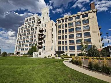 Main picture of 2000 Little Raven St