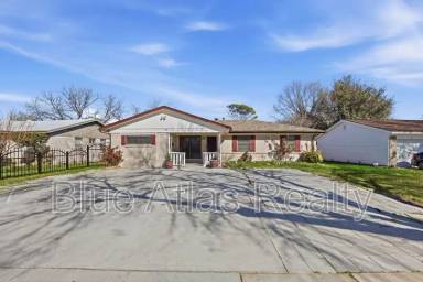 Main picture of 242 W Cober Dr
