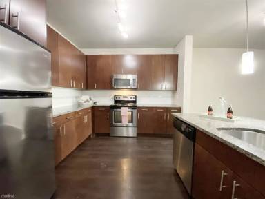 Main picture of 2122 Broadway St