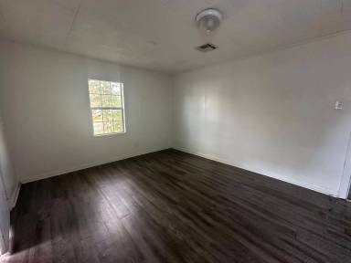 Main picture of 715 N Sterling St