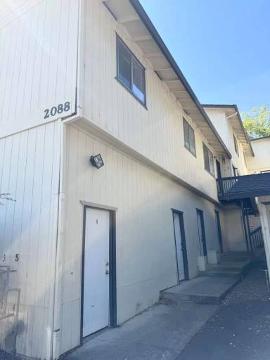 Main picture of 2088 East St
