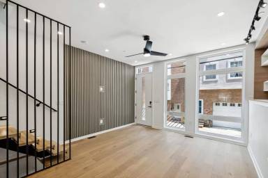 Main picture of 1106 E Oxford St