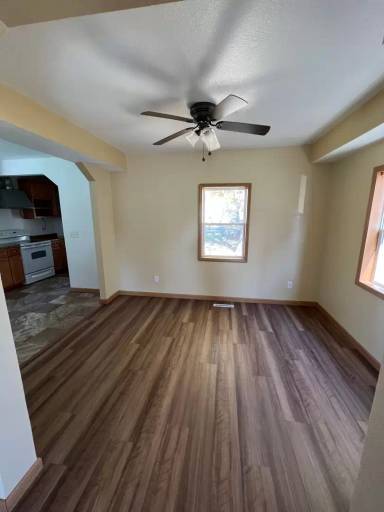 Main picture of 923 Forest Ave