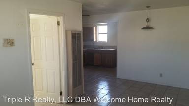 Main picture of 1302 1/2 Michigan Ave