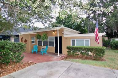 Main picture of 1940 Sunset Ln