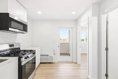 Main picture of 7655 S San Pedro St