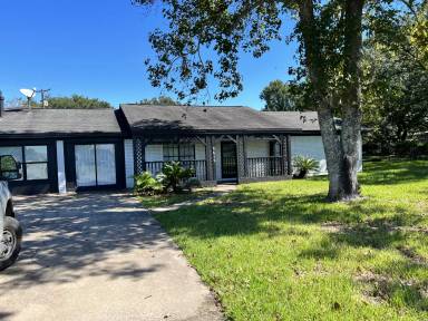 Main picture of 8672 Cloverdale St
