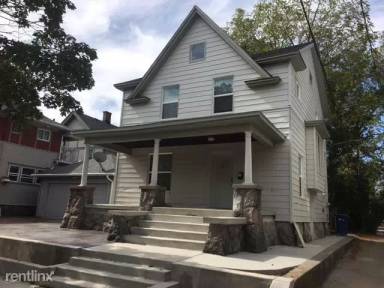 Main picture of 417 Benjamin Ave SE