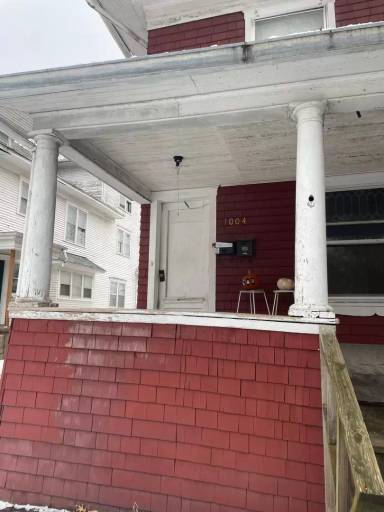 Main picture of 1002 Constitution St