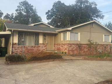 Main picture of 4745 Red Bluff St