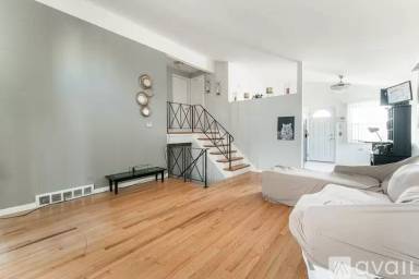 Main picture of 8428 S Kimbark Ave