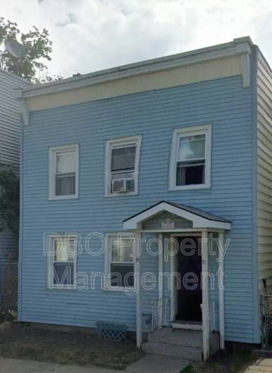 Main picture of 686 3rd Ave
