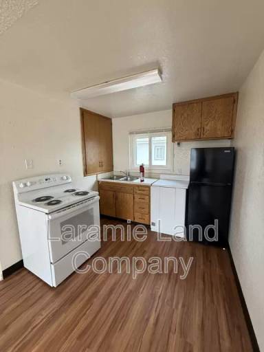 Main picture of 859 N 4th St