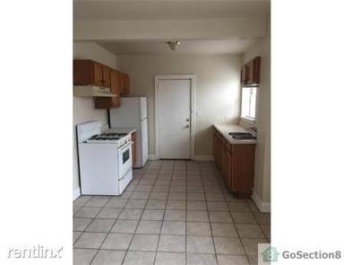 Main picture of 4850 W Adams St