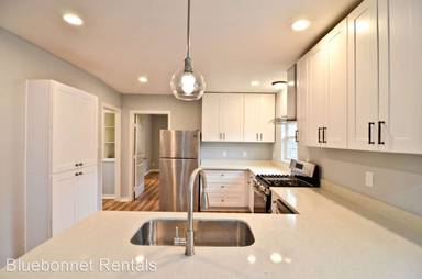 Main picture of 410 Woolworth St