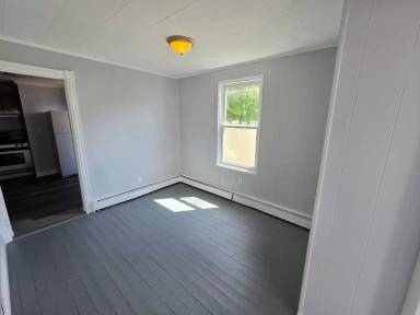 Main picture of 1437 W Court St