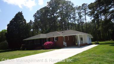 Main picture of 701 Lee Dr