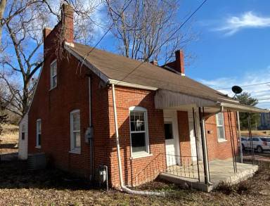 Main picture of 615 Oak St