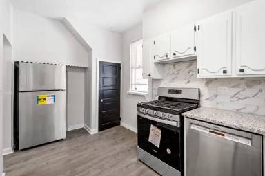 Main picture of 225 Hollywood St