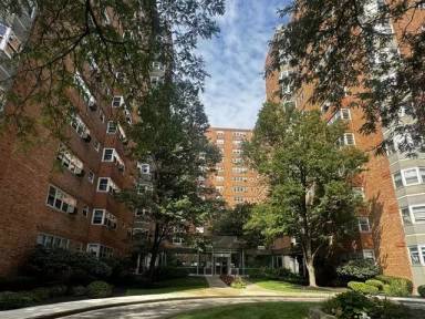 Main picture of 4960 N Marine Dr Apartments