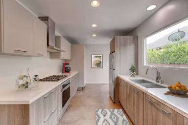 Main picture of 1246 Masselin Ave