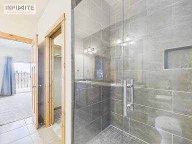 Main picture of 1 Voyager Ln