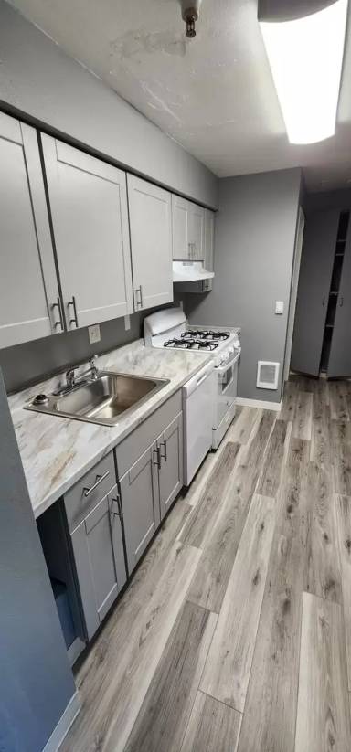 Main picture of 76 W Bond St