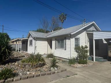 Main picture of 2590 Grove Ave