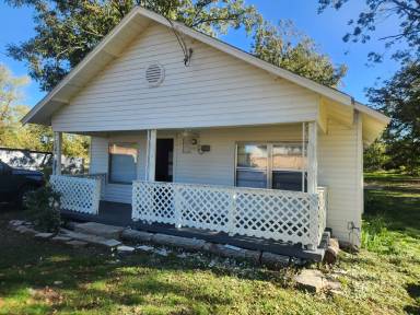 Main picture of 1116 E Academy St