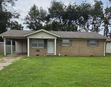 Main picture of 1100 Highland St