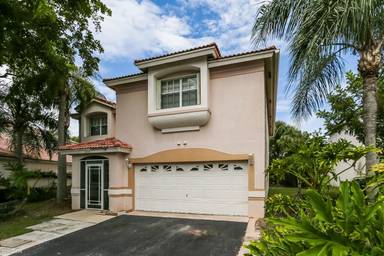 Main picture of 3037 NW 72nd Ave