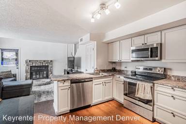 Main picture of 912 S Dearborn Way