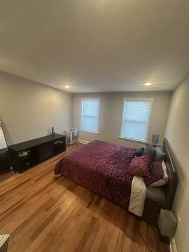 Main picture of 3030 E Monument St