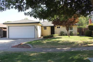 Main picture of 4626 E Donner Ave