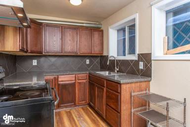 Main picture of 835 Bragaw St