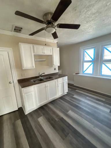 Main picture of 3722 E 65th St