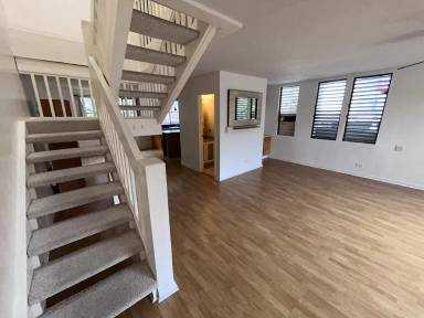 Main picture of 380 Kawaihae St
