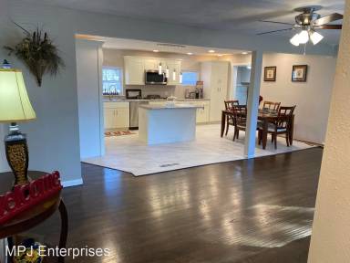 Main picture of 736 S Broadview Dr