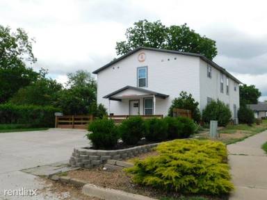 Main picture of 1126 S Husband St