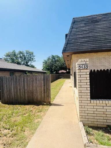 Main picture of 5433 40th St