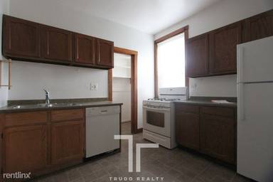 Main picture of 3518 N Broadway St