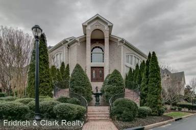 Main picture of 61 Whitworth Blvd