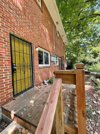 Main picture of 721 E College St