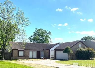 Main picture of 13903 Greenway Dr