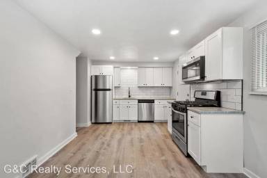 Main picture of 1702 Meadville St