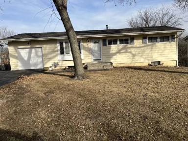 Main picture of 6807 N Montrose Ave