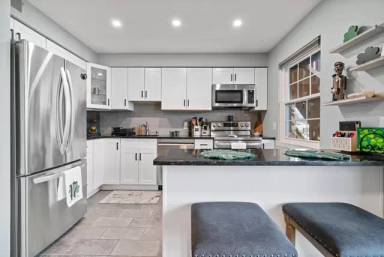 Main picture of 33 Weathervane Dr